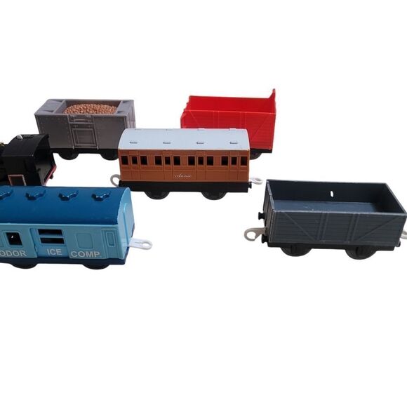 Bundle of thomas and friends train cars - Picture 6 of 7
